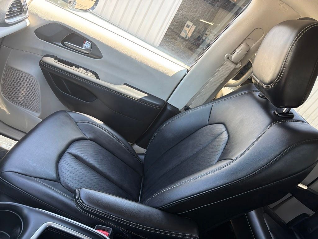 2024 Chrysler Pacifica Touring L Near Madison WI