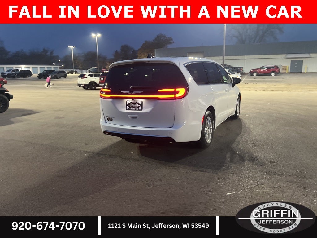 2026 Chrysler Pacifica Select SUNROOF !!!