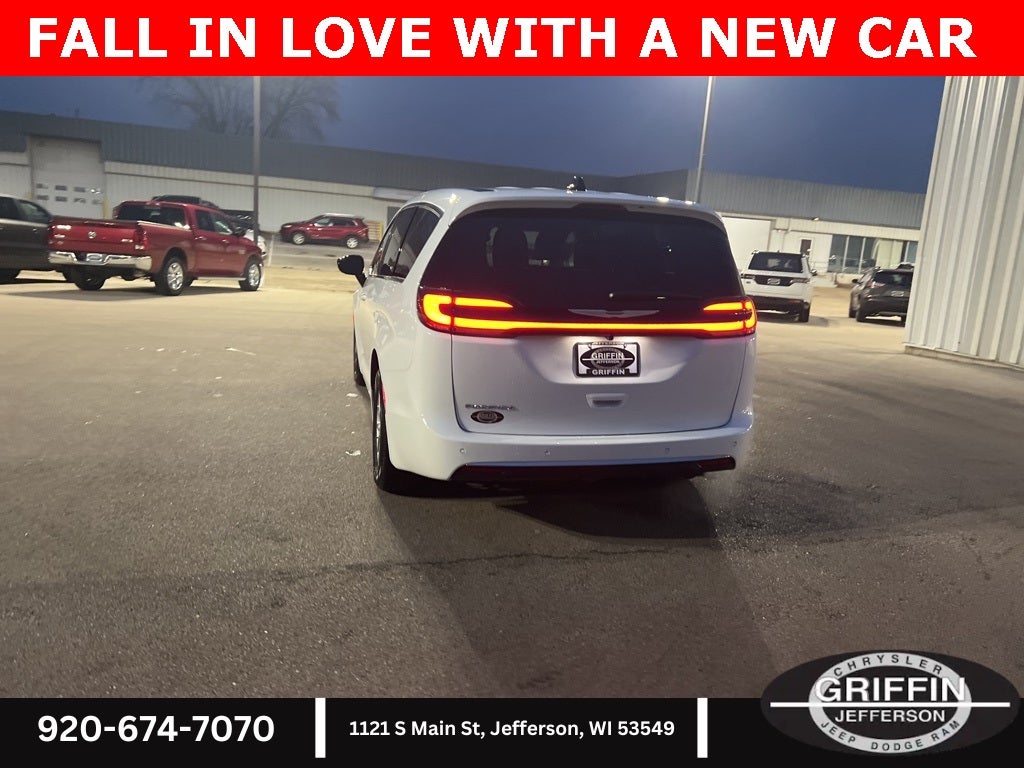 2026 Chrysler Pacifica Select SUNROOF !!!