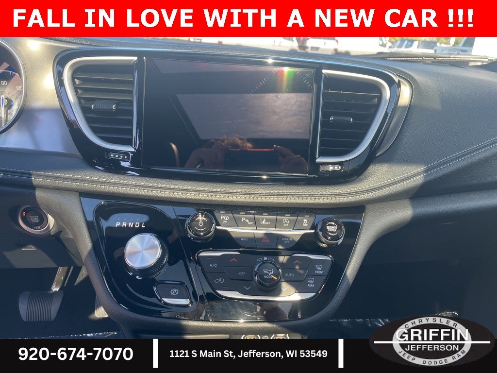 2025 Chrysler Pacifica Select 3.6L V6 !!!