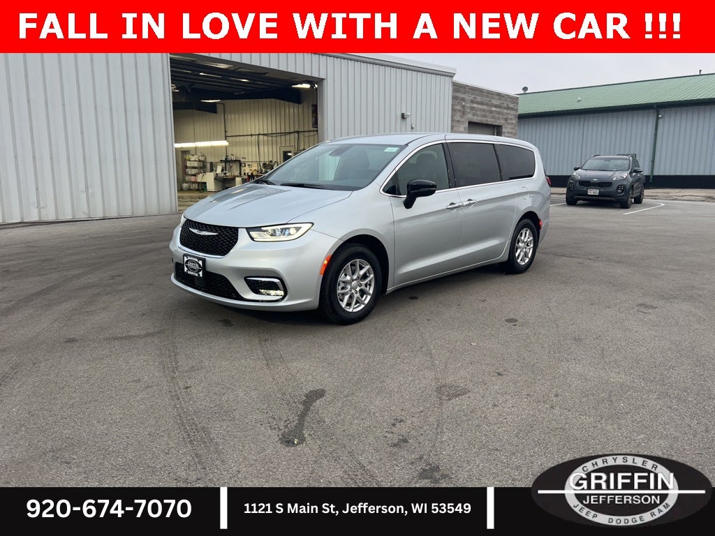 2026 Chrysler Pacifica Select