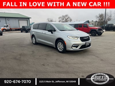 2026 Chrysler Pacifica Select