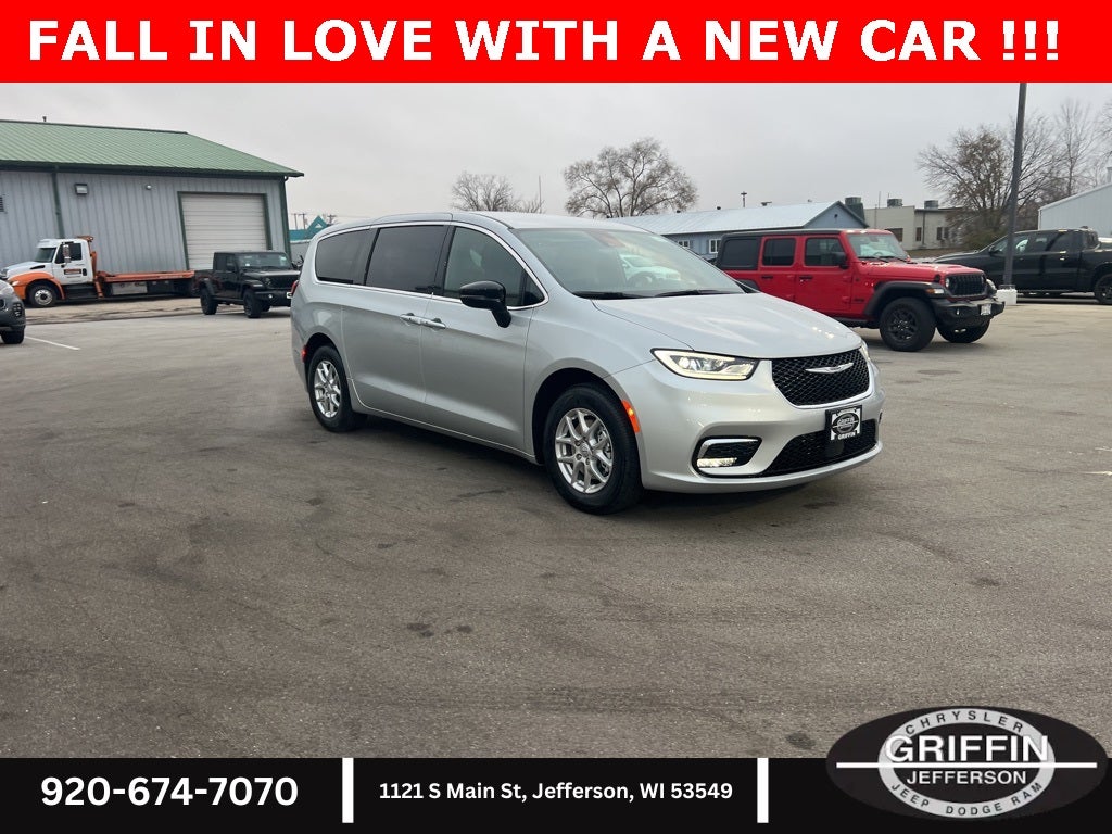 2026 Chrysler Pacifica Select