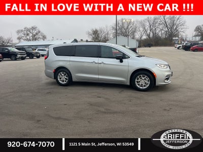 2026 Chrysler Pacifica Select