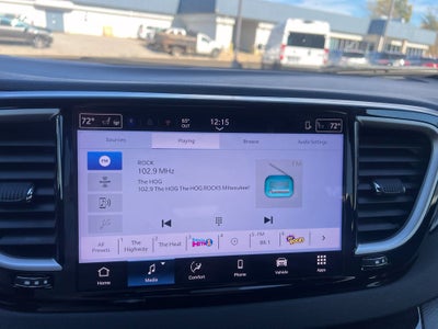 2025 Chrysler Pacifica Select Near Madison WI