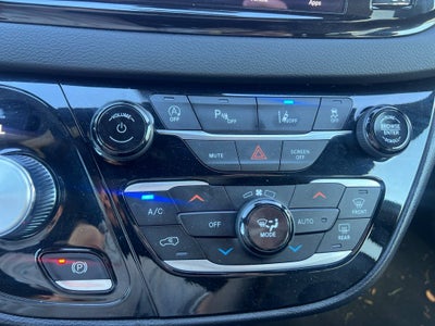 2025 Chrysler Pacifica Select Near Madison WI