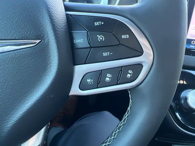 2025 Chrysler Pacifica Select Near Madison WI
