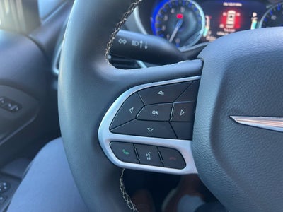 2025 Chrysler Pacifica Select Near Madison WI