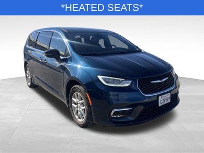 2025 Chrysler Pacifica Select Near Madison WI