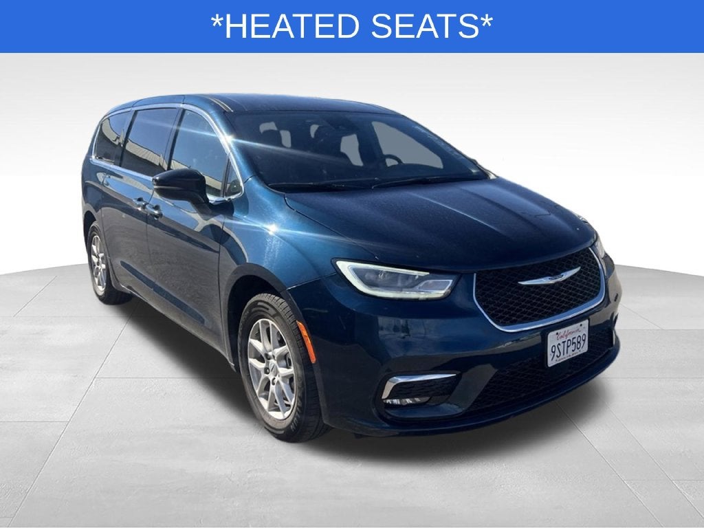 2025 Chrysler Pacifica Select Near Madison WI
