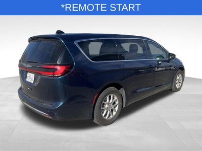 2025 Chrysler Pacifica Select Near Madison WI