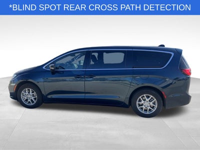 2025 Chrysler Pacifica Select Near Madison WI