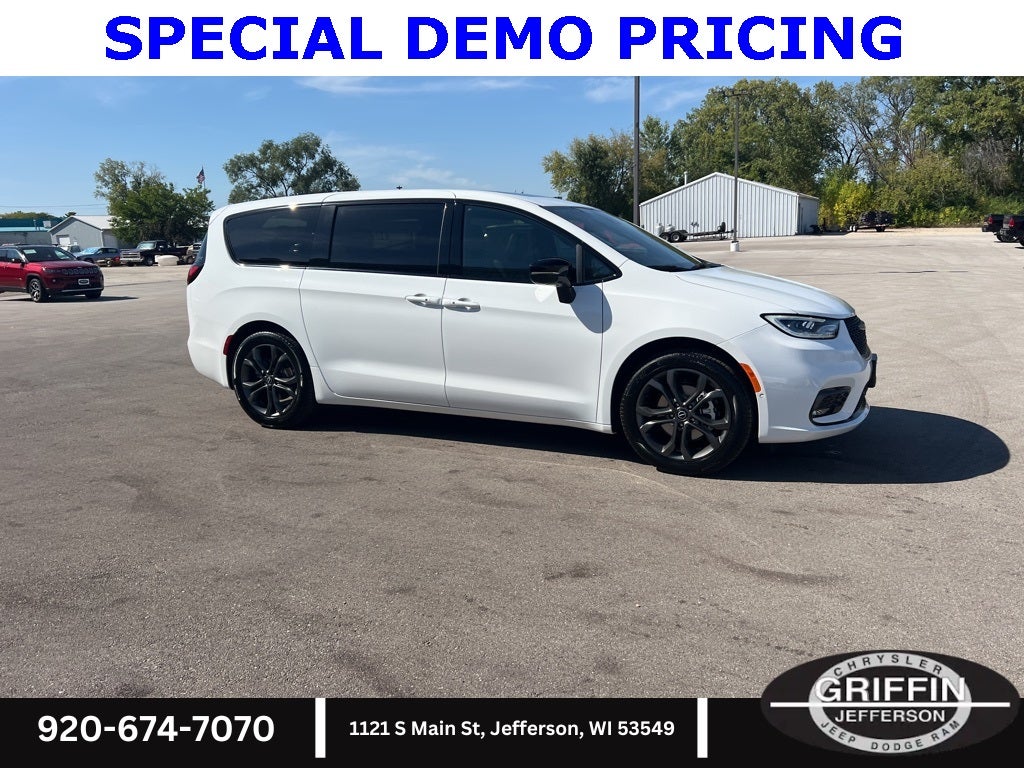 2026 Chrysler Pacifica Select 100th Anniversary Edition !!!