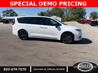 2026 Chrysler Pacifica Select 100th Anniversary Edition !!!