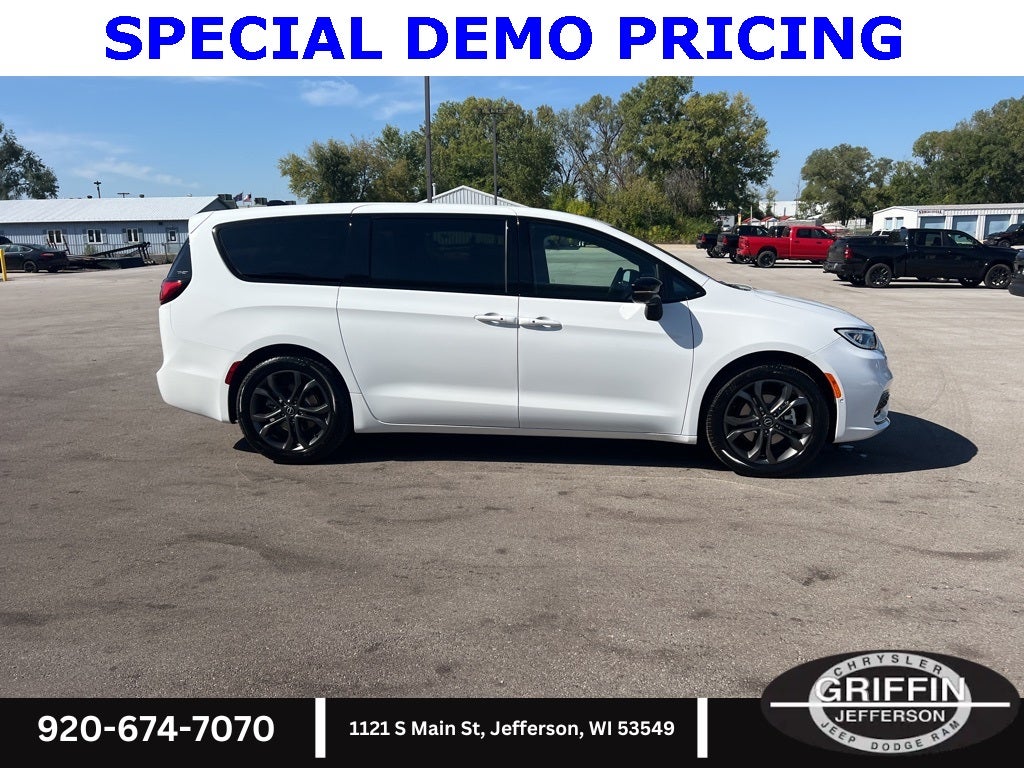 2026 Chrysler Pacifica Select 100th Anniversary Edition !!!