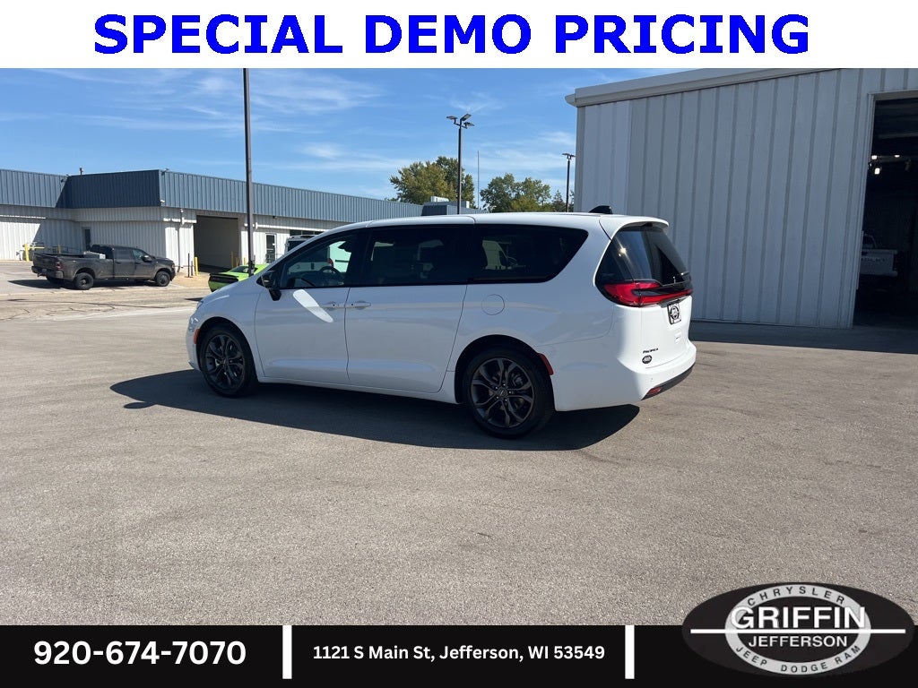 2026 Chrysler Pacifica Select 100th Anniversary Edition !!!