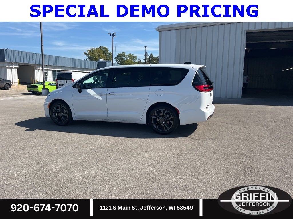 2026 Chrysler Pacifica Select 100th Anniversary Edition !!!