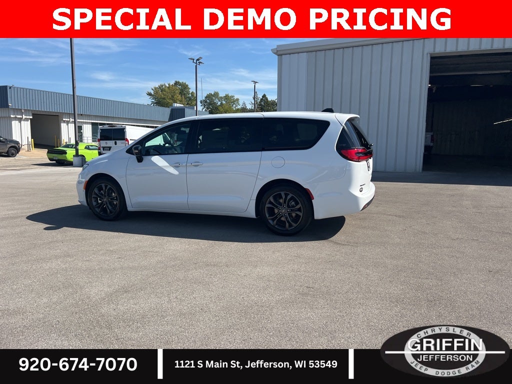 2026 Chrysler Pacifica Select 100th Anniversary Edition !!!