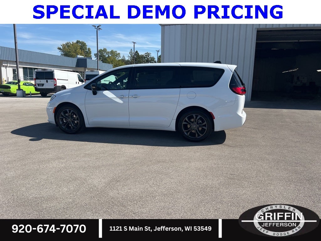 2026 Chrysler Pacifica Select 100th Anniversary Edition !!!