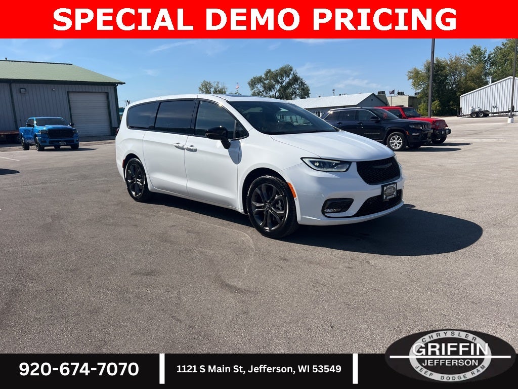 2026 Chrysler Pacifica Select 100th Anniversary Edition !!!