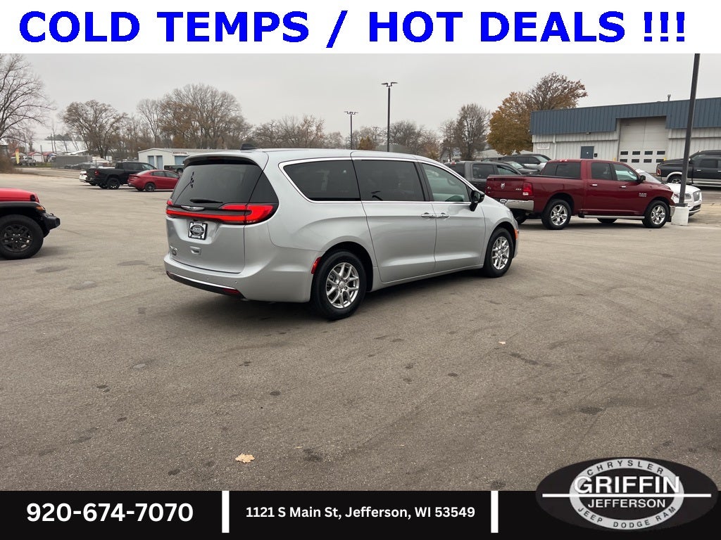 2026 Chrysler Pacifica Select