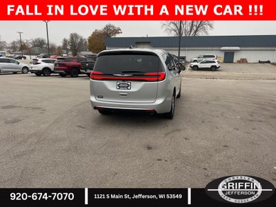 2026 Chrysler Pacifica Select