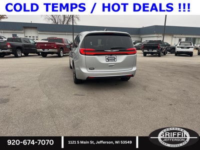 2026 Chrysler Pacifica Select