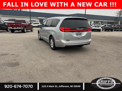 2026 Chrysler Pacifica Select