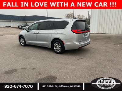 2026 Chrysler Pacifica Select