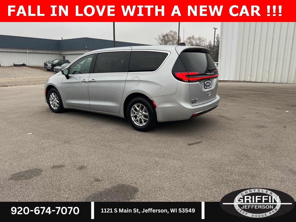 2026 Chrysler Pacifica Select