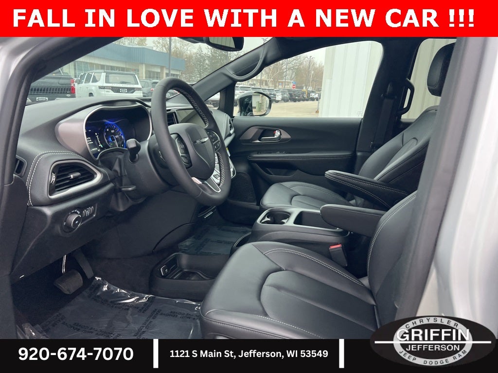 2026 Chrysler Pacifica Select