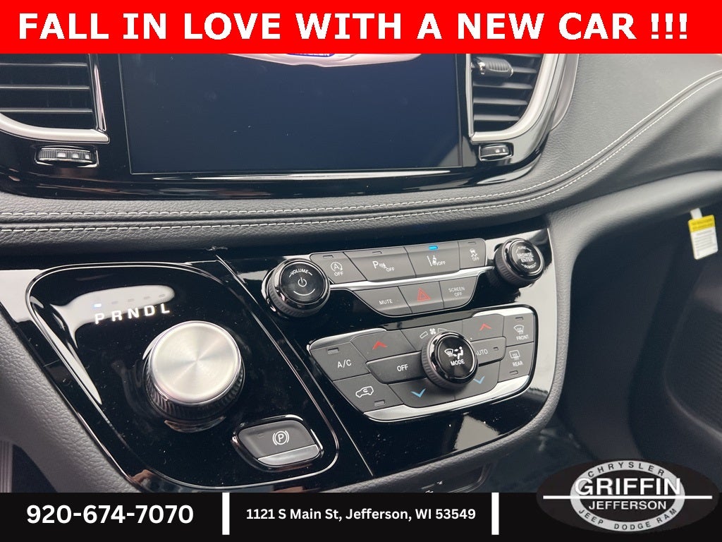 2026 Chrysler Pacifica Select