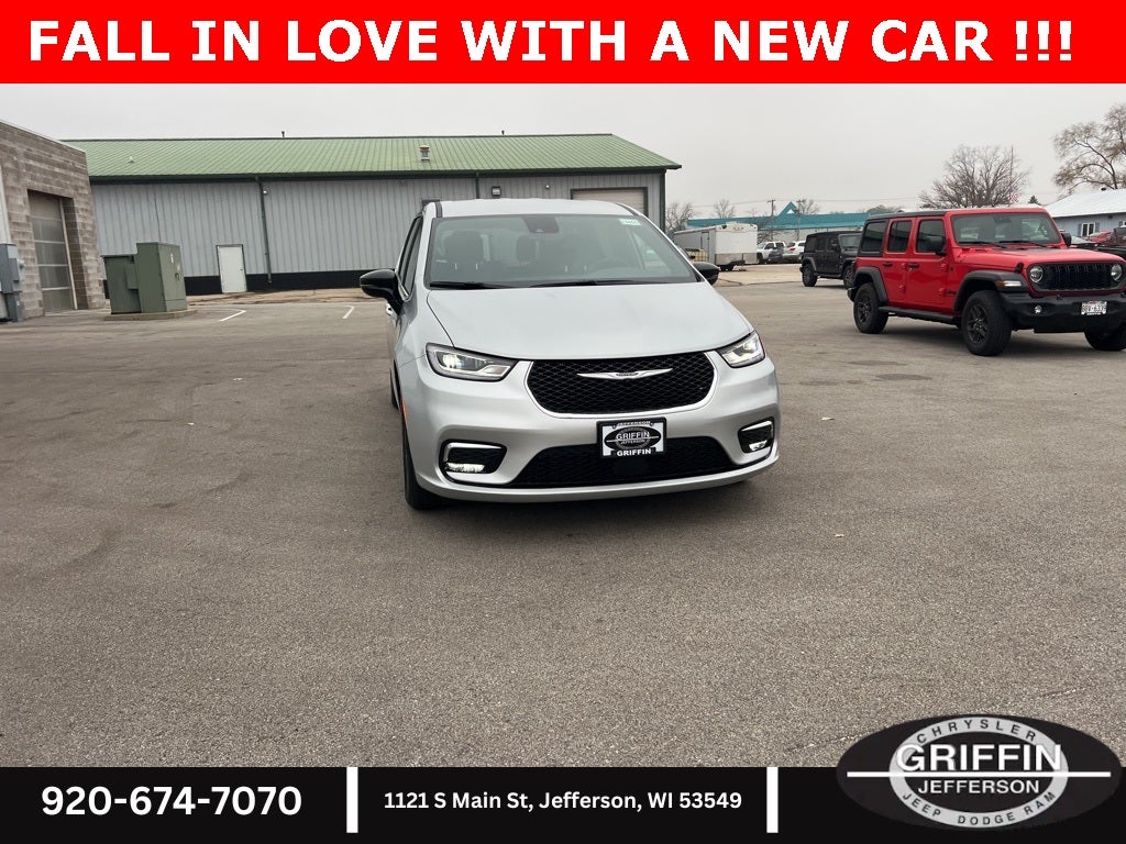 2026 Chrysler Pacifica Select