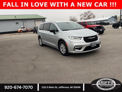 2026 Chrysler Pacifica Select