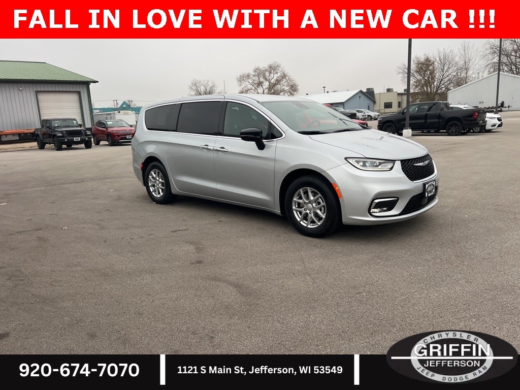 2026 Chrysler Pacifica Select