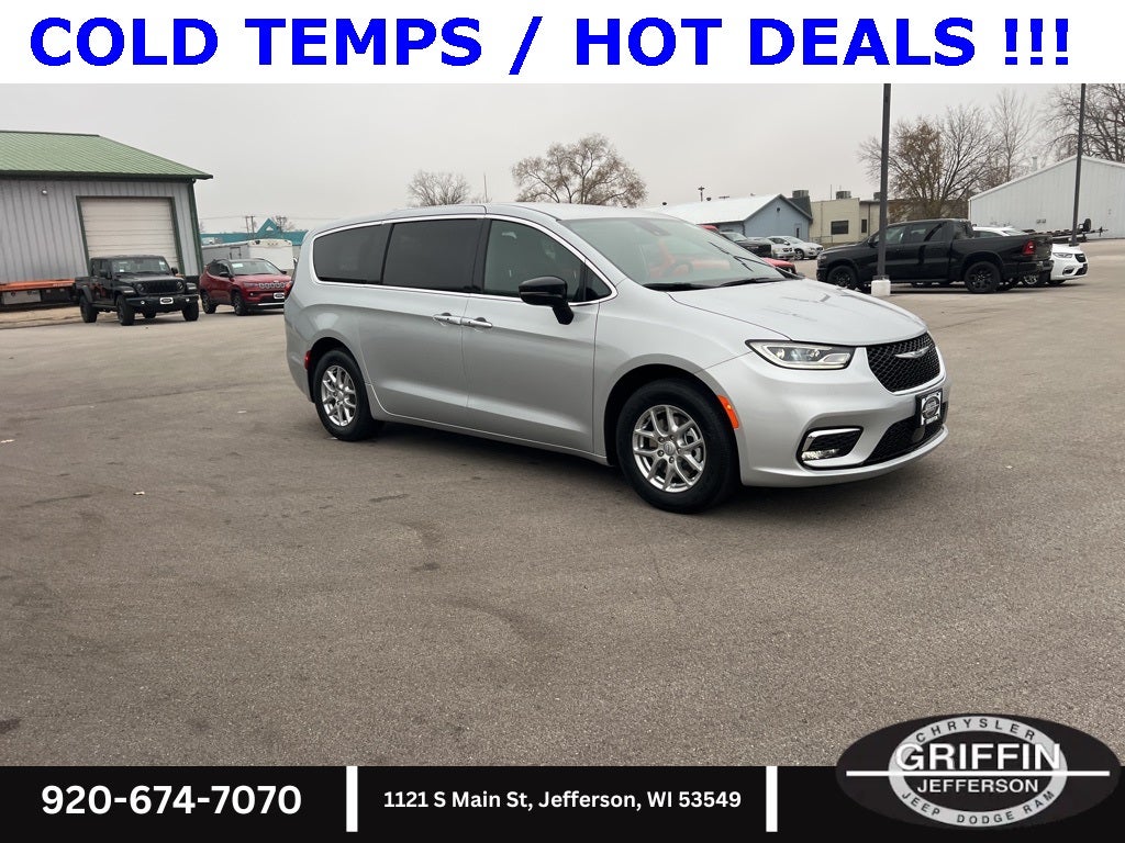 2026 Chrysler Pacifica Select