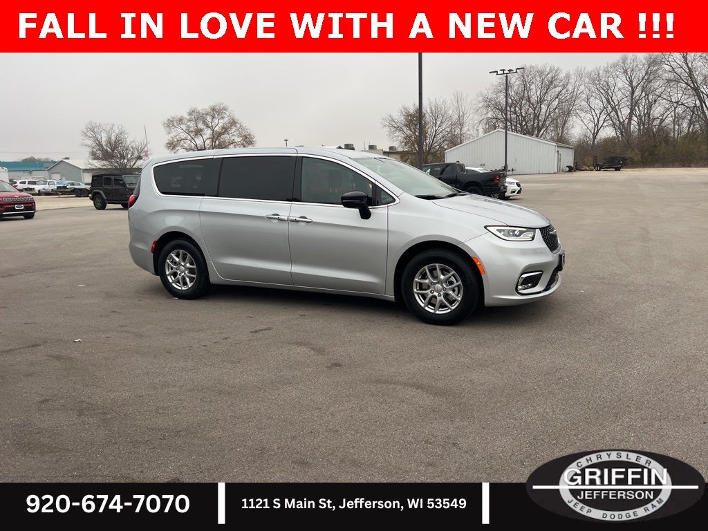 2026 Chrysler Pacifica Select