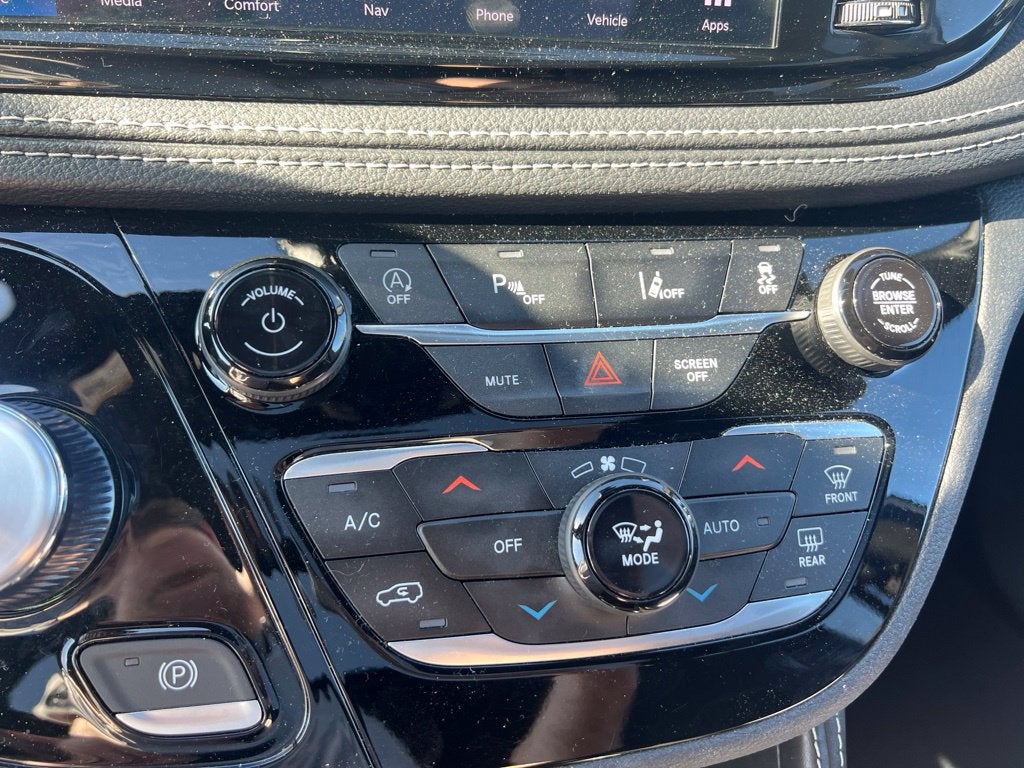 2026 Chrysler Pacifica Limited Near Madison WI