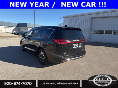 2024 Chrysler Pacifica Select