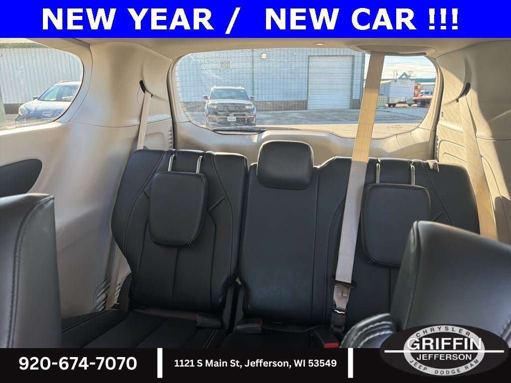 2024 Chrysler Pacifica Select