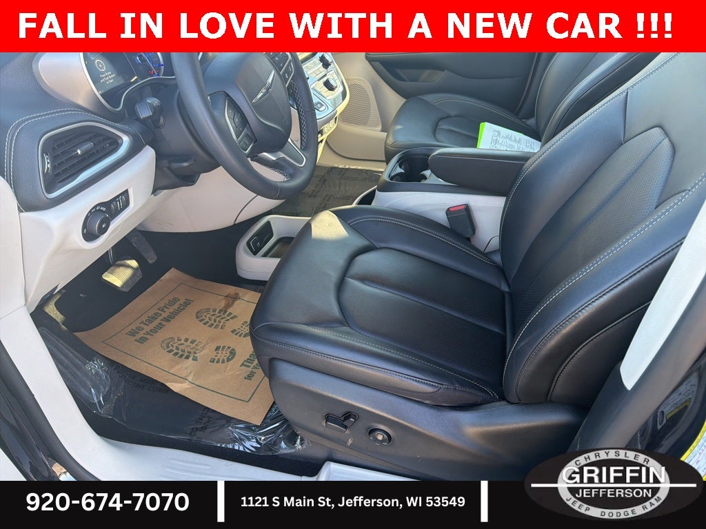 2024 Chrysler Pacifica Select