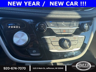 2024 Chrysler Pacifica Select