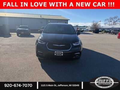 2024 Chrysler Pacifica Select