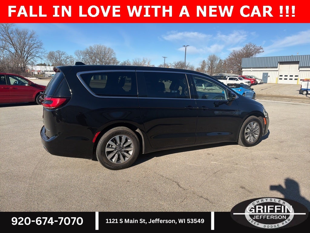 2024 Chrysler Pacifica Select