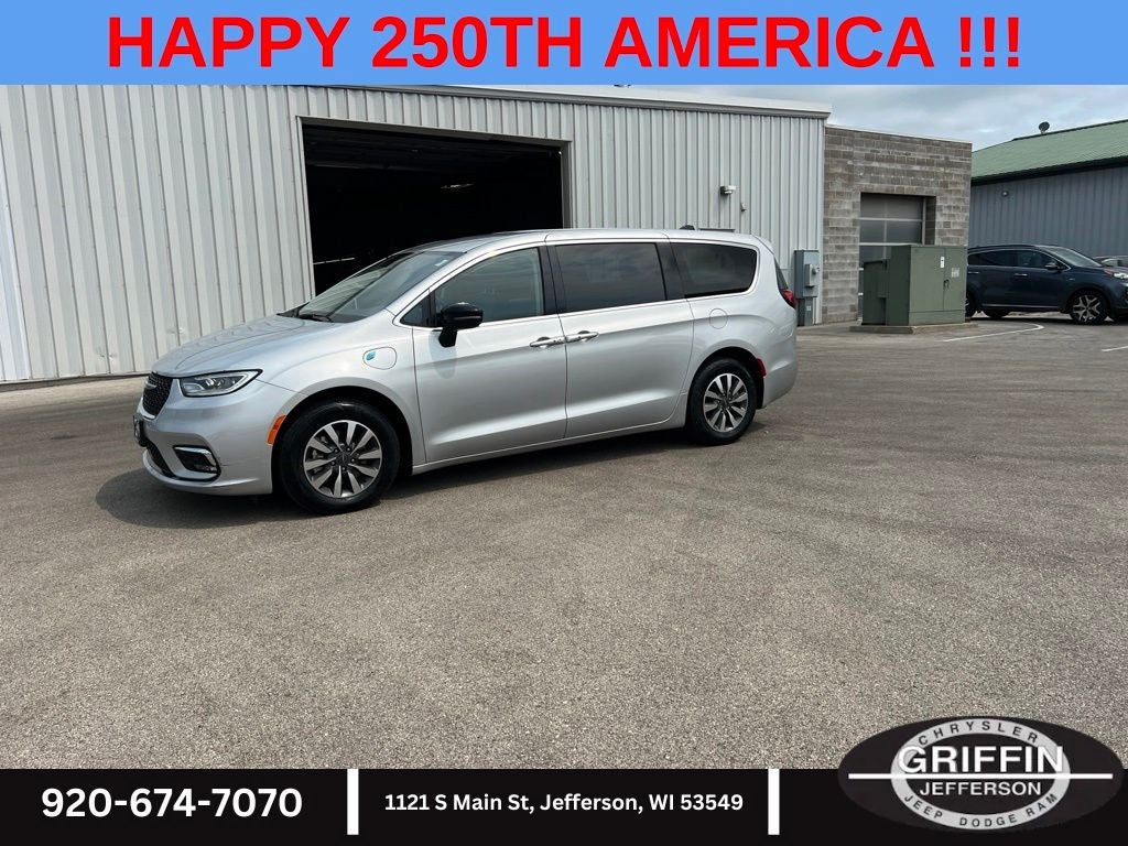 2024 Chrysler Pacifica Hybrid Select 3.6L V6 !!!