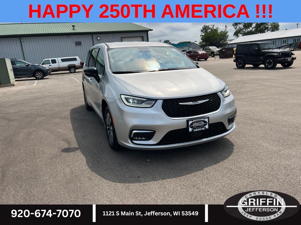 2024 Chrysler Pacifica Hybrid Select 3.6L V6 !!!