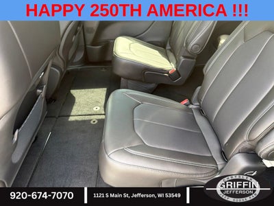 2027 Chrysler Pacifica Select AWD !!!