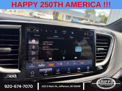 2027 Chrysler Pacifica Select AWD !!!