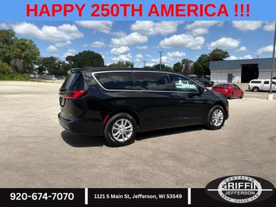 2027 Chrysler Pacifica Select AWD !!!