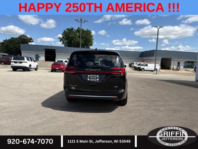 2027 Chrysler Pacifica Select AWD !!!